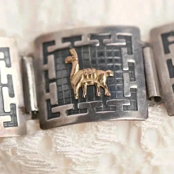 VINTAGE Peruvian 18K Gold & Sterling Silver Bangle 6.5” Inca tribal design - Picture 9 of 16